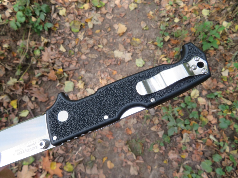 Rukojeť nože SR1 Lite  je z materiálu Griv-Ex.